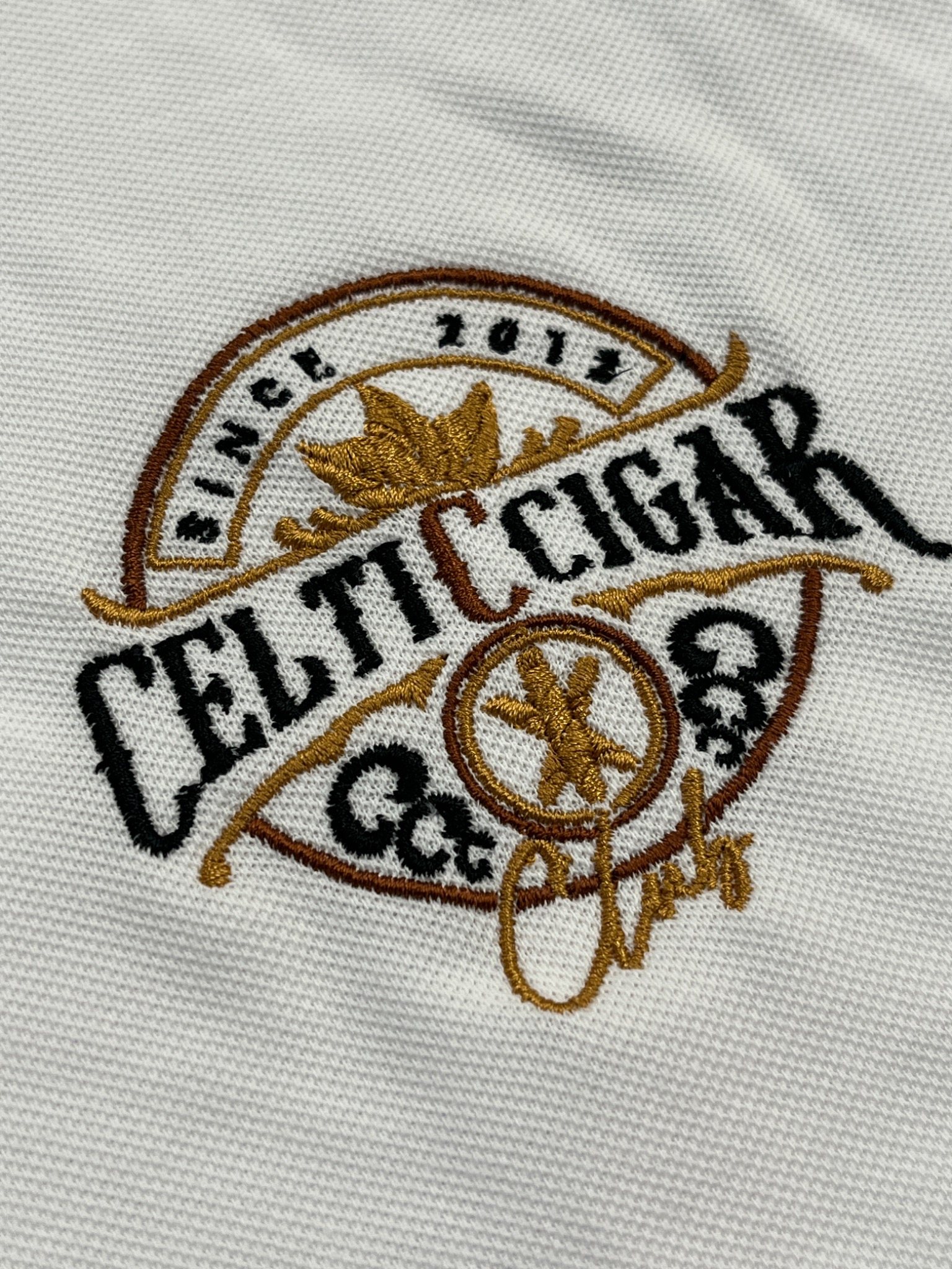 Broderie polo blanc